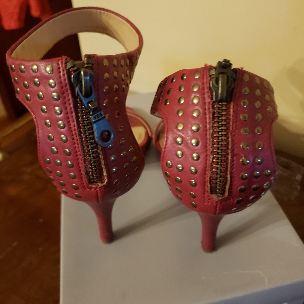 Sandals - Picture 2 of 4